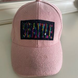 Baseball cap. Flip‎ sequins. “Seattle”.